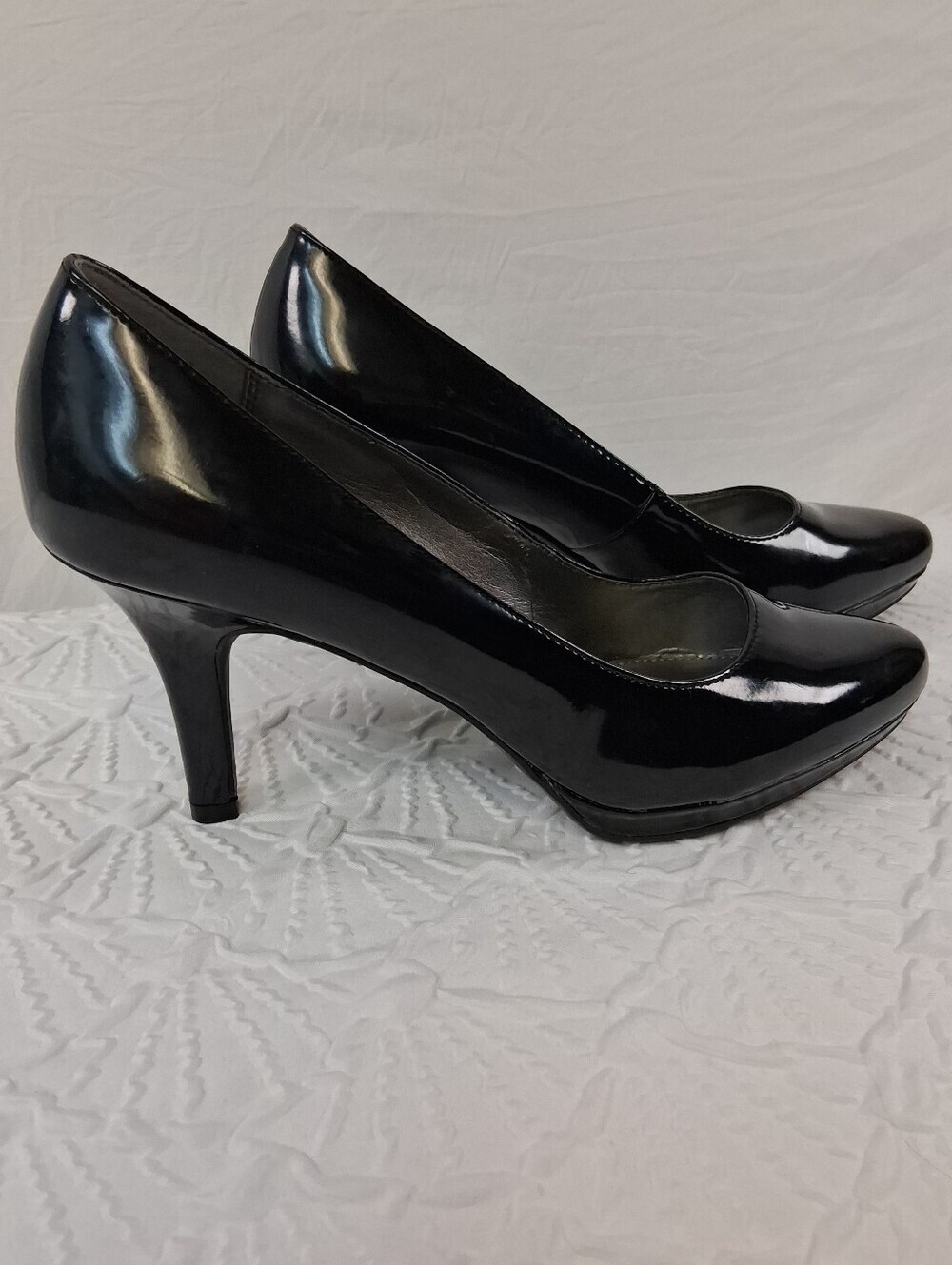 Bandolino Black Patent Mid Heel Pumps Size 8.5